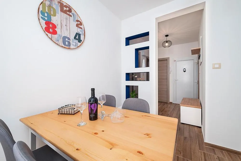 Apartment Luna Pula 0*,  Croatia